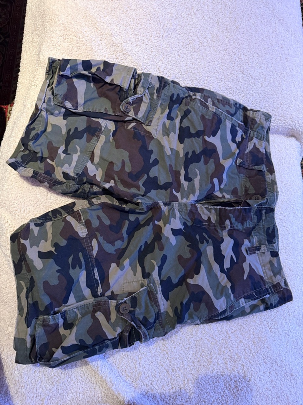 American Eagle Outfitters Men's Cargo Shorts - Green Camo 34